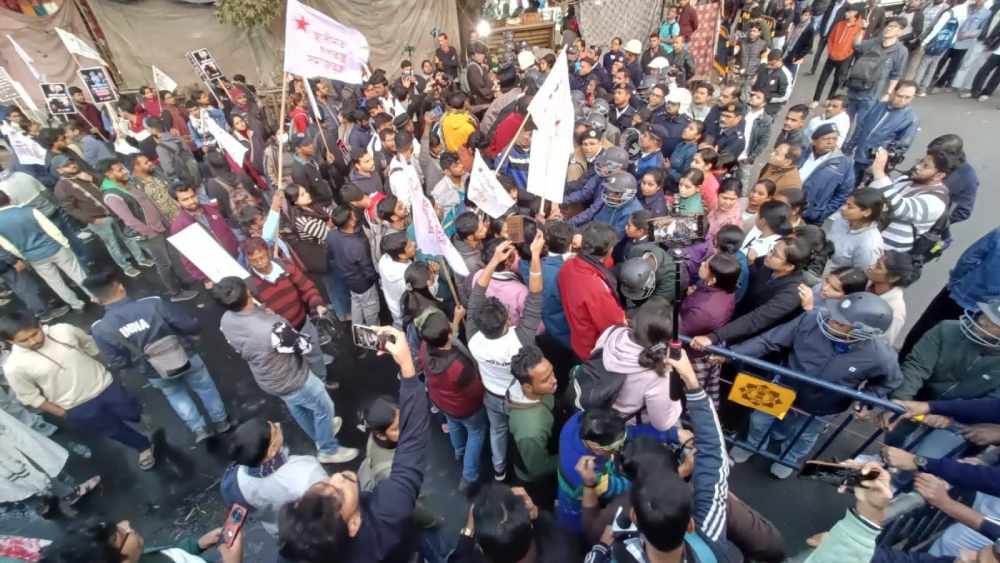 ভেনেজুয়েলার ঘটনা নিয়ে সিপিএমের যুব ও ছাত্র সংগঠনের বিক্ষোভ। কলকাতায়।