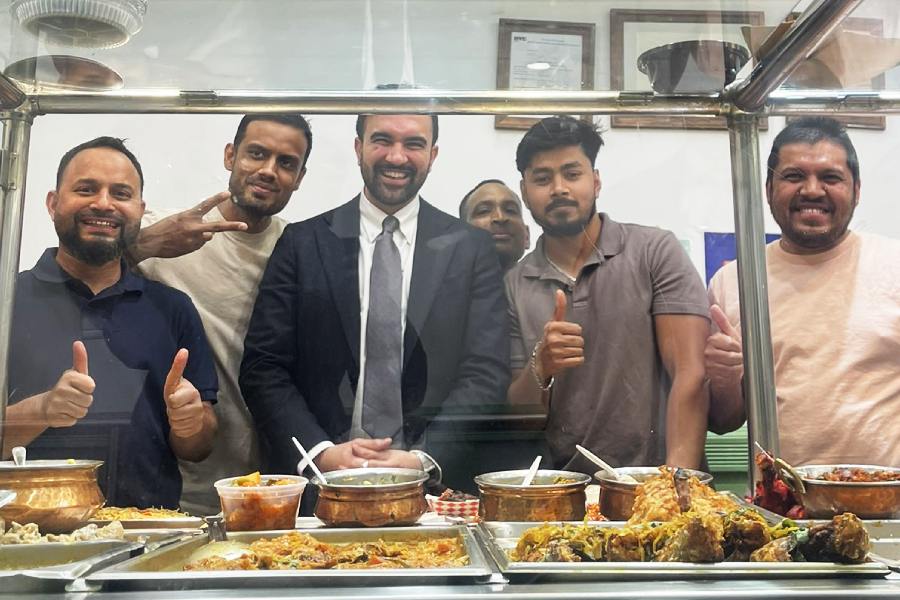 মেয়র হিসাবে দ্বিতীয় দিনের নৈশভোজের এই ছবি নিজের এক্স (সাবেক টুইটার) অ্যাকাউন্টে পোস্ট করেছেন মামদানি। 