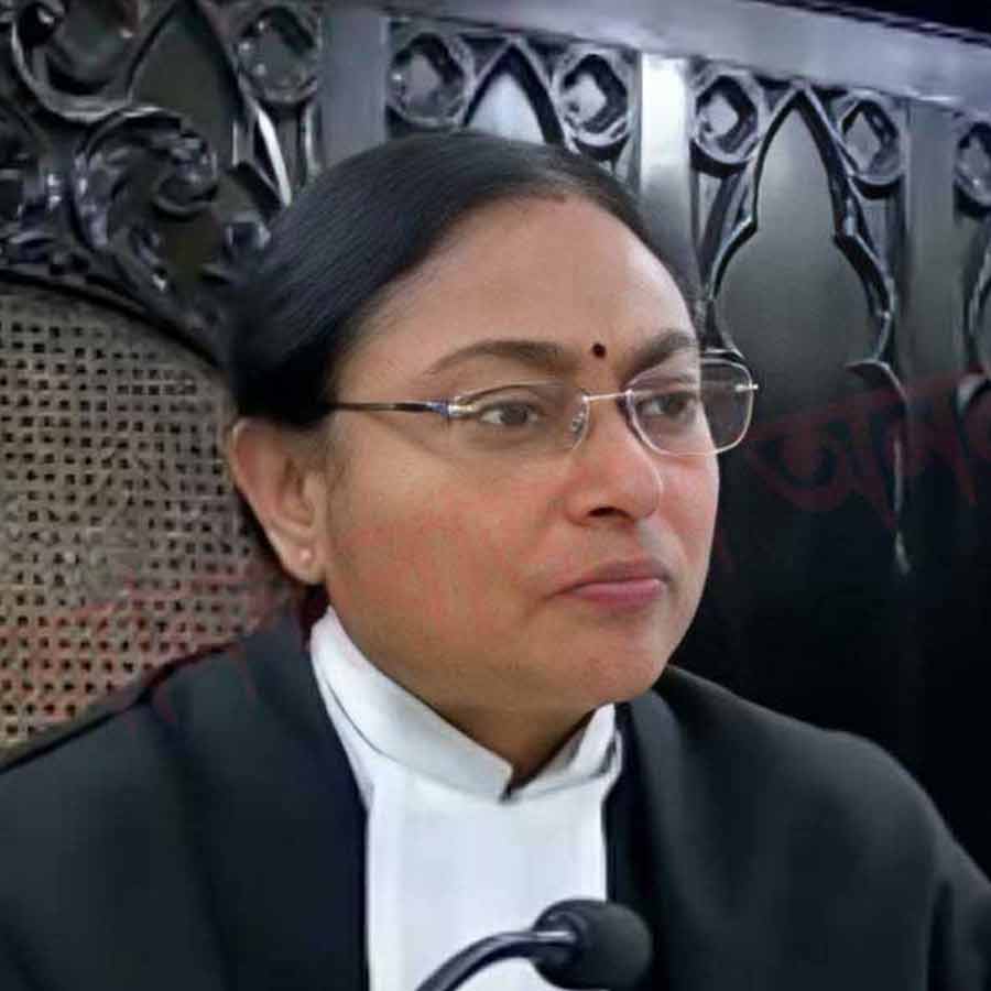 Calcutta High Court orders to stop Paschim Medinipur DI's salary for not complying with court order dgtl