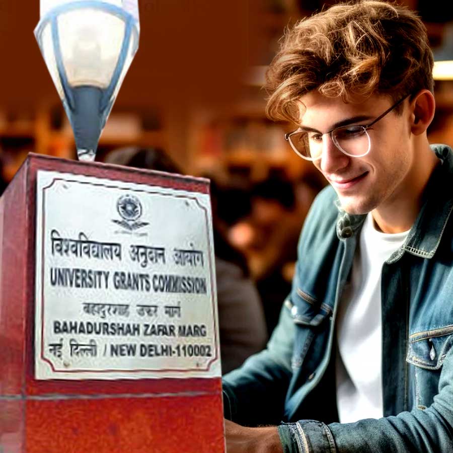 বিদেশি শিক্ষার্থীদের জন্য কড়া নির্দেশ।