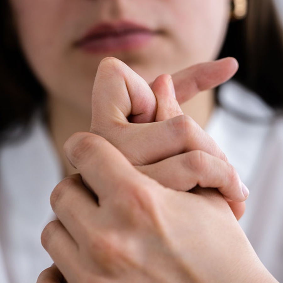 আঙুল মটকানোর অভ্যাস রয়েছে?