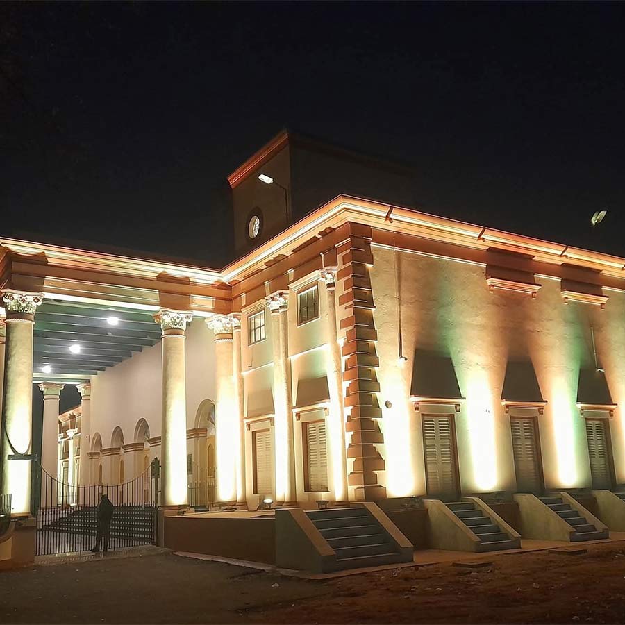 বর্ধমানের শতাব্দী প্রাচীন ঐতিহাসিক টাউন হল।