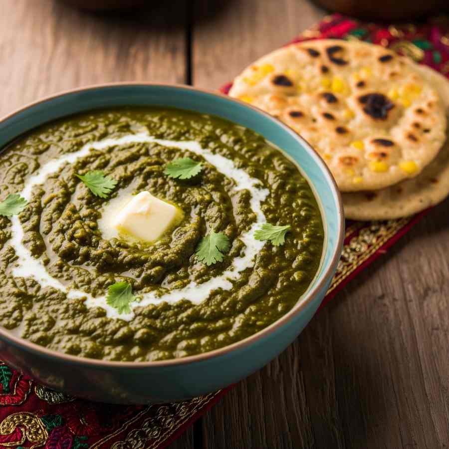 সর্ষে শাকে এমন কিছু উপাদান থাকে যা শরীরে জমে থাকা কফ বার করে দিতে পারে।