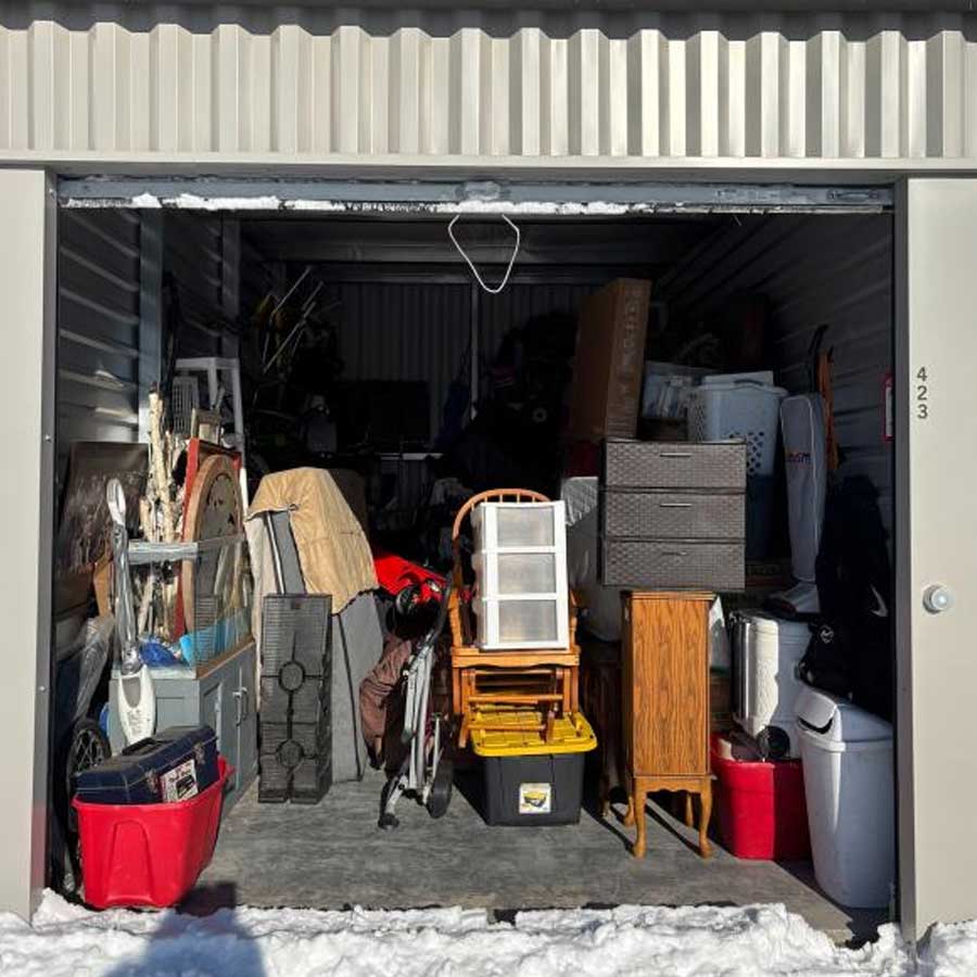 American Man buys storage for 45 thousand rupees from auction, shocked after finding safe full of cash