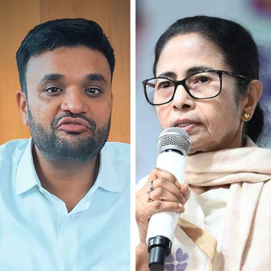 (বাঁ দিকে) আইপ্যাকের কর্ণধার প্রতীক জৈন। মমতা বন্দ্যোপাধ্যায় (ডান দিকে)