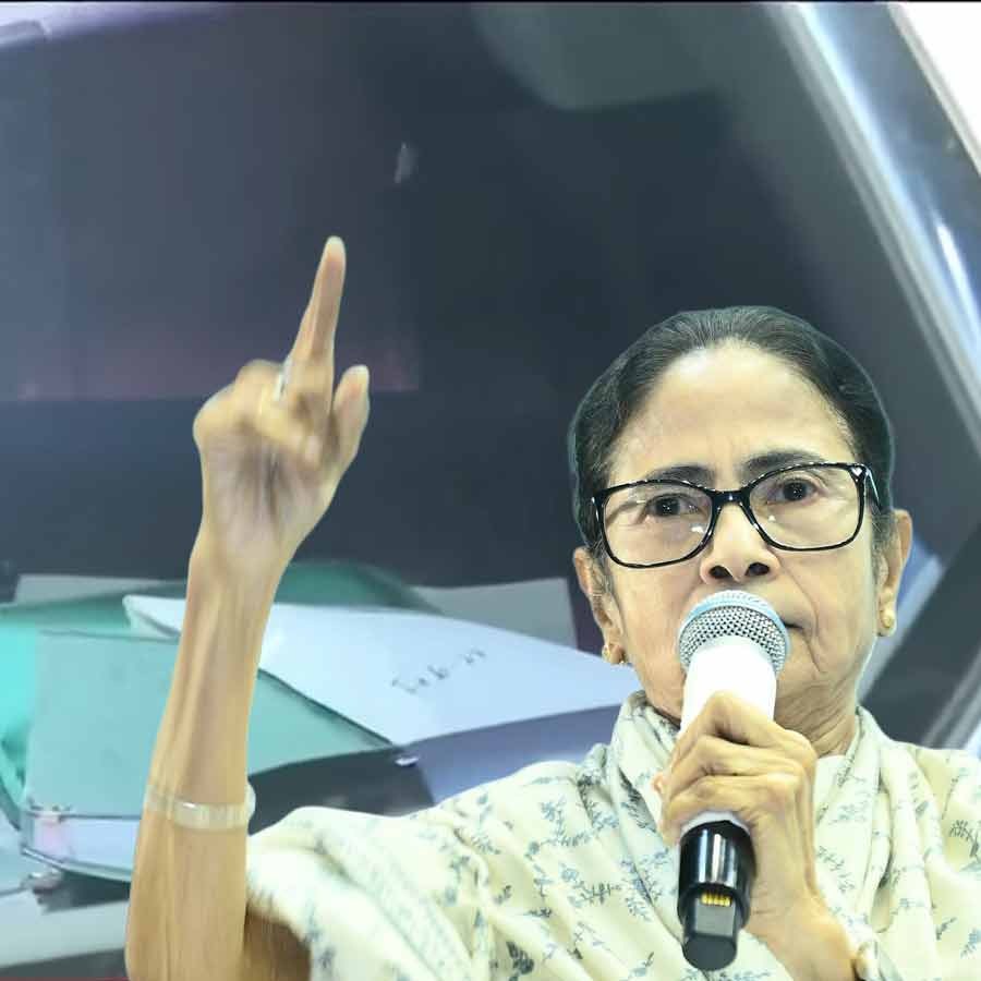 West Bengal CM Mamata Banerjee at Salt Lake Sector V I-PAC Office dgtl