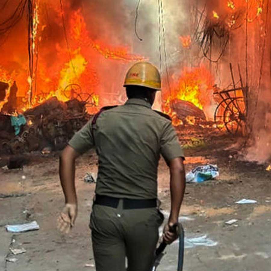 Fire at wellington Bhutia Market in Kolkata dgtl