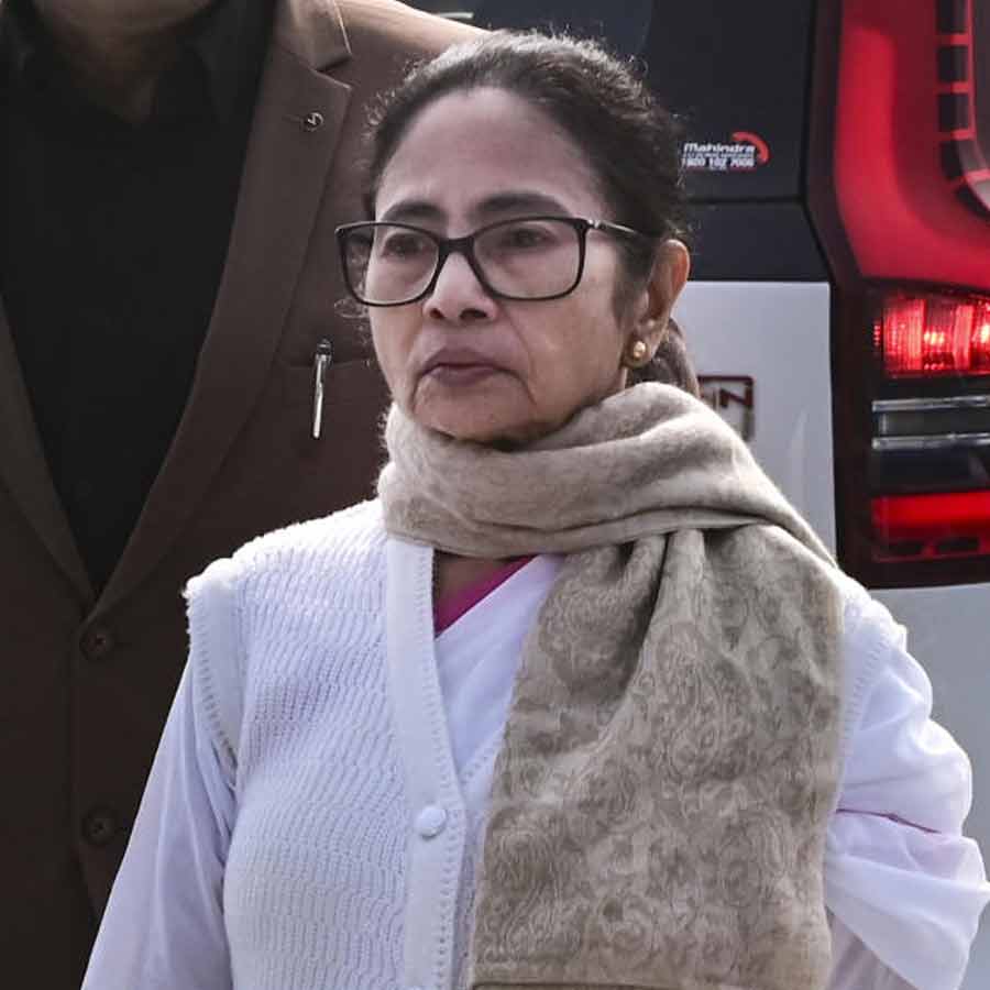 বৃহস্পতিবার প্রতীক জৈনের বাড়ি থেকে বেরিয়ে আসছেন মুখ্যমন্ত্রী মমতা বন্দ্যোপাধ্যায়।