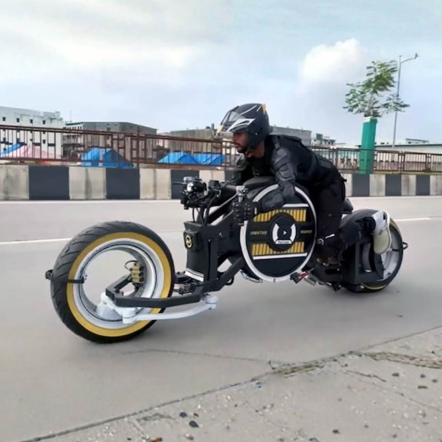 Garuda, a superbike driven by AI