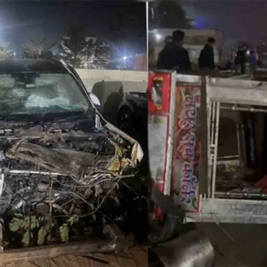 দুর্ঘটনাগ্রাস্ত সেই গাড়ি। ছবি: সংগৃহীত।