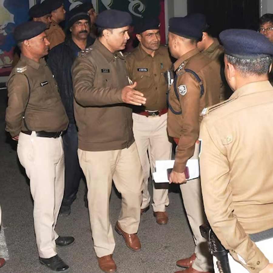 ঘটনাস্থলে পুলিশ। ছবি: সংগৃহীত।