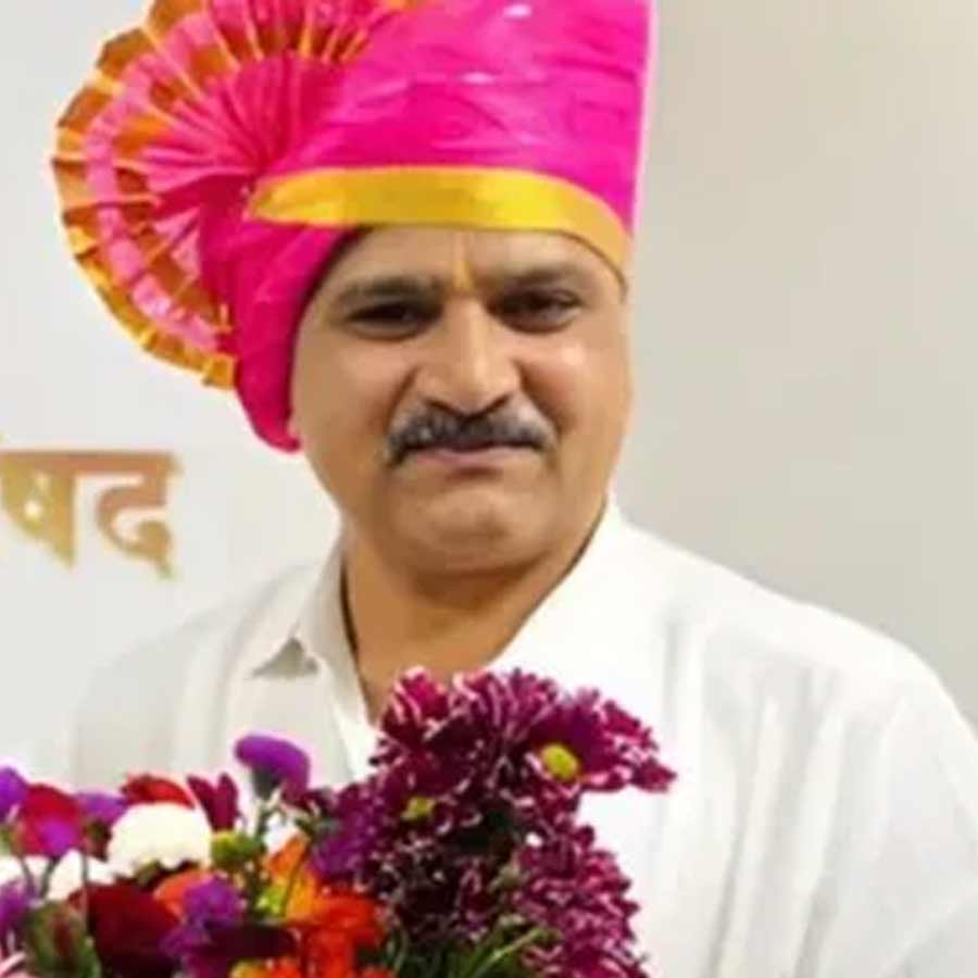 তুষার আপ্টে।