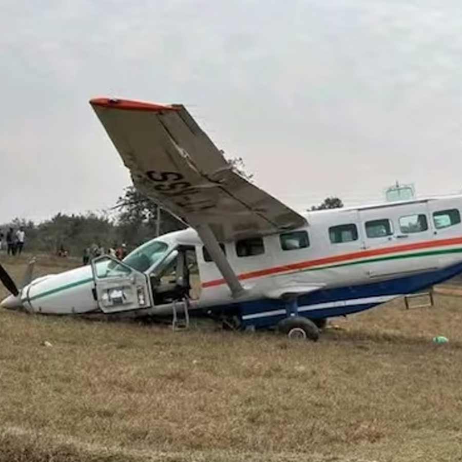 ওড়িশায় ভেঙে পড়ল বিমান।