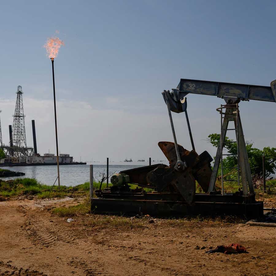 Is China become biggest loser of 10 thousand crore dollars amid US military operation in Venezuela 