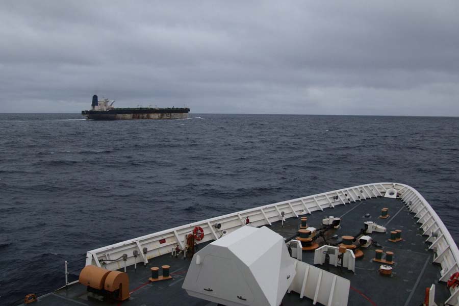 Russia becomes a paper made tiger as oil vessel captured by US Marines in front of Moscow’s nuclear submarine