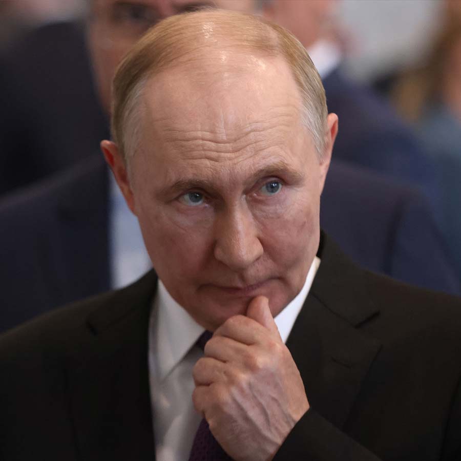 Russia becomes a paper made tiger as oil vessel captured by US Marines in front of Moscow’s nuclear submarine