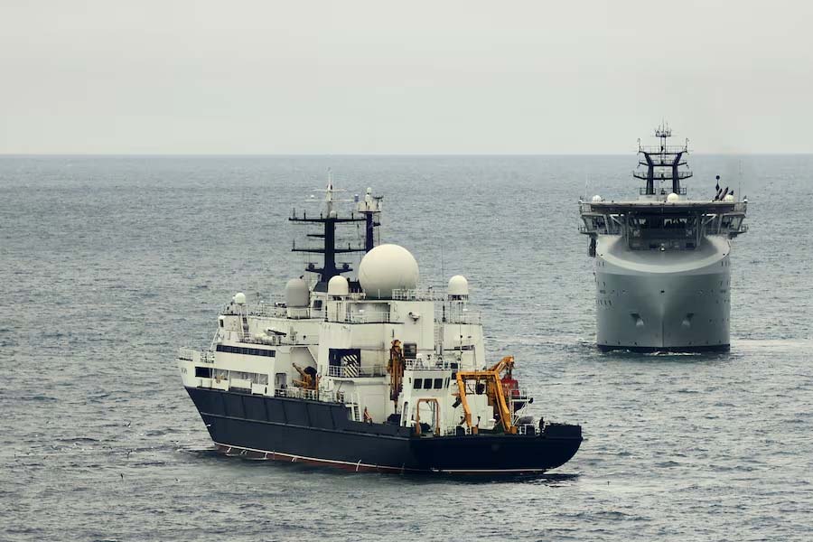 Russia becomes a paper made tiger as oil vessel captured by US Marines in front of Moscow’s nuclear submarine