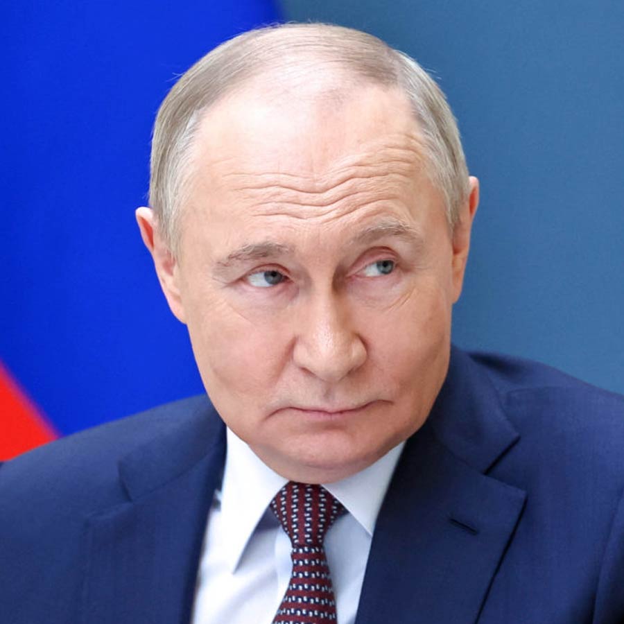 Russia becomes a paper made tiger as oil vessel captured by US Marines in front of Moscow’s nuclear submarine