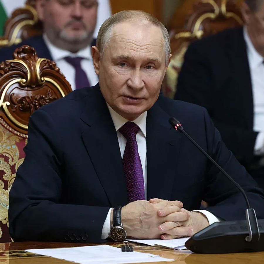 Russia becomes a paper made tiger as oil vessel captured by US Marines in front of Moscow’s nuclear submarine