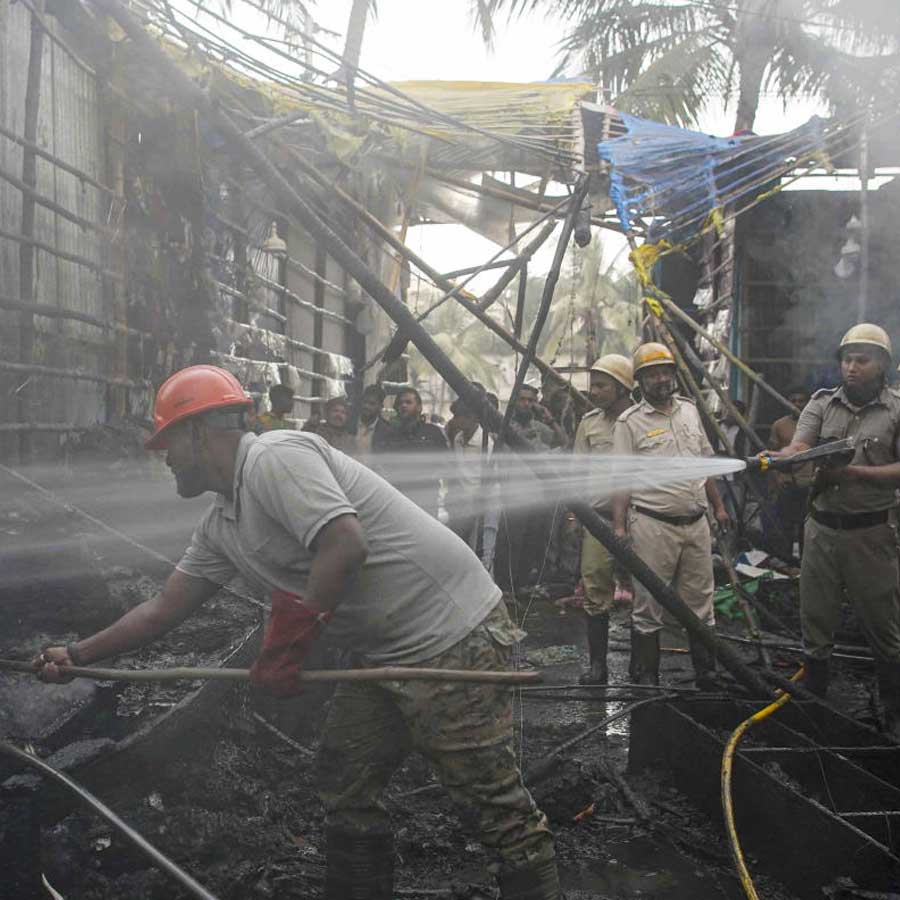 নোনাডাঙায় অগ্নিকাণ্ডের ঘটনা। ফাইল চিত্র।