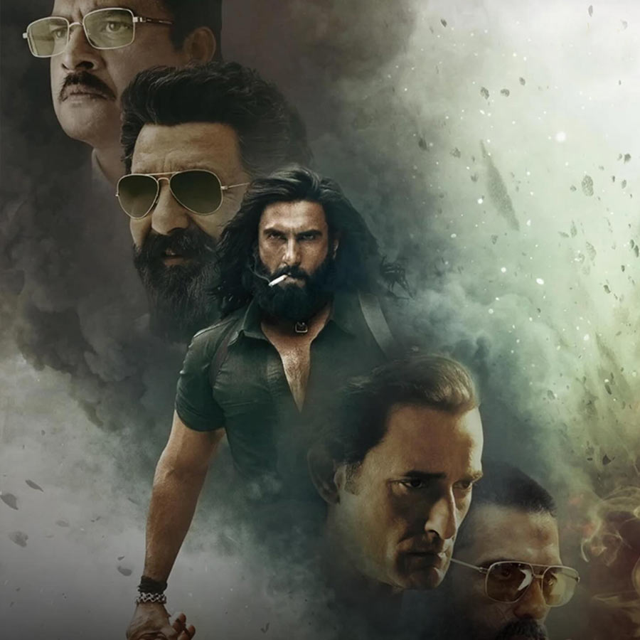 মুক্তির পর এক মাসও পেরোয়নি। যে গতিতে বিতর্কে ছবিটির নাম জড়িয়েছিল, সেই গতিতেই বক্সঅফিসে উপার্জন করে ফেলেছে ‘ধুরন্ধর’। ১ হাজার কোটি টাকার ক্লাবে নাম লিখিয়ে ফেলেছে ছবিটি।