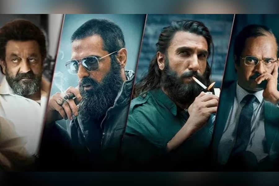 আদিত্য ধরের পরিচালনায় ২০২৫ সালের ডিসেম্বর মাসে প্রেক্ষাগৃহে মুক্তি পেয়েছে ‘ধুরন্ধর’। স্পাই থ্রিলার ঘরানার এই ছবিতে মুখ্যচরিত্রে অভিনয় করেছেন রণবীর সিংহ, অক্ষয় খন্নার মতো তারকারা। ছবিমুক্তির ২১ দিনের মাথায় ১ হাজার কোটি টাকার ক্লাবে জায়গা করে নিয়েছে।