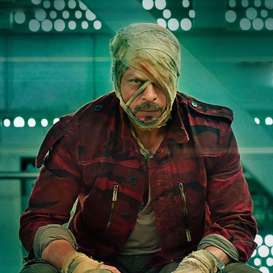 মুক্তির ১৮ দিনের মাথায় বিশ্বব্যাপী ১১৬০ কোটি টাকার ব্যবসা করে ১ হাজার কোটি টাকার ক্লাবে নাম লিখিয়ে ফেলে শাহরুখের ‘জওয়ান’।