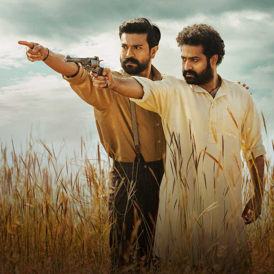 ২০২২ সালেই ১ হাজার কোটি টাকার ক্লাবে জায়গা করে নেয় আরও এক দক্ষিণী ছবি। রাম চরণ এবং জুনিয়র এনটিআর অভিনীত ‘আরআরআর’ ছবিটি ১ হাজার কোটি টাকার ক্লাবে নাম লিখিয়ে ফেলে।