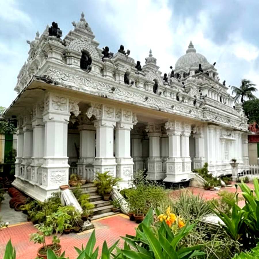 দক্ষিণী নির্মাণ শৈলী বিষ্ণু মন্দিরে।