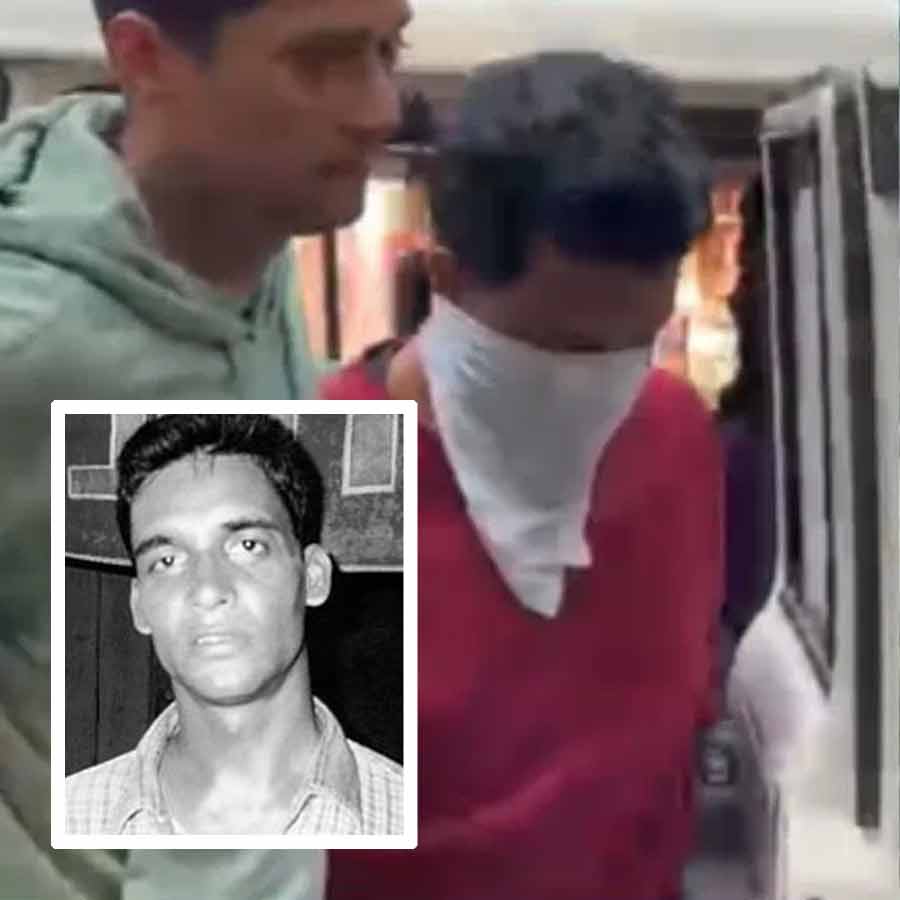 শনিবার বাপির ছেলেকে গ্রেফতার করেছে পুলিশ। নিহত বাপি সেন (ইনসেটে)।