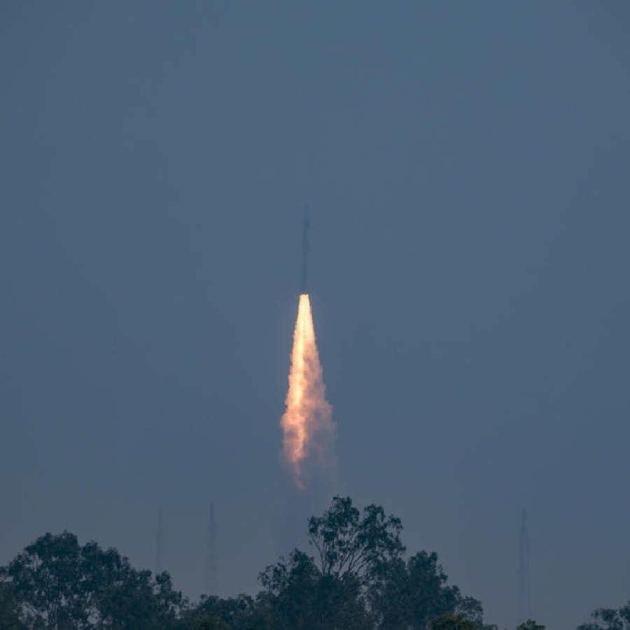 অন্ধ্রপ্রদেশের শ্রীহরিকোটা থেকে পিএসএলভি-সি৬২ রকেট উৎক্ষপণের মুহূর্ত।