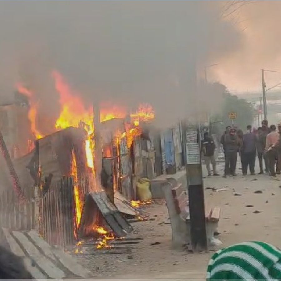 Train service disrupted in Sealdah south section due to fire dgtld