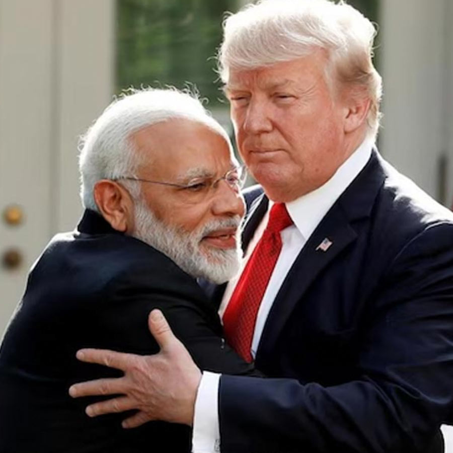 ভারতের প্রধানমন্ত্রী নরেন্দ্র মোদীর সঙ্গে আমেরিকার প্রেসিডেন্ট ডোনাল্ড ট্রাম্প।