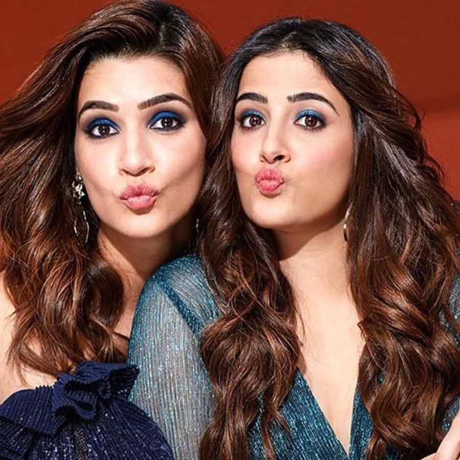 নয়াদিল্লিতে জন্ম নূপুরের। সেখানেই স্কুল-কলেজের পড়াশোনা শেষ করেন তিনি। ইংরেজি সাহিত্য নিয়ে স্নাতক হওয়ার পর গান নিয়ে কেরিয়ার গড়ার দিকে মন দেন নূপুর।