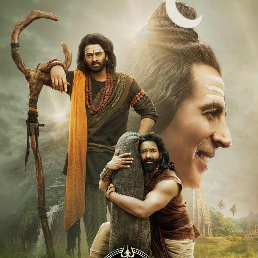 বলিপাড়ার একাংশের দাবি, কৃতি এবং প্রভাস নাকি মলদ্বীপে ঘুরতে গিয়ে বাগ্‌দান পর্বও সেরে ফেলেছেন। কিন্তু পরে জানা যায়, এ সবই গুজব। প্রভাসের সঙ্গেই ‘কানাপ্পা’ নামের এক দক্ষিণী ছবিতে অভিনয় করার কথা ছিল নূপূরের।