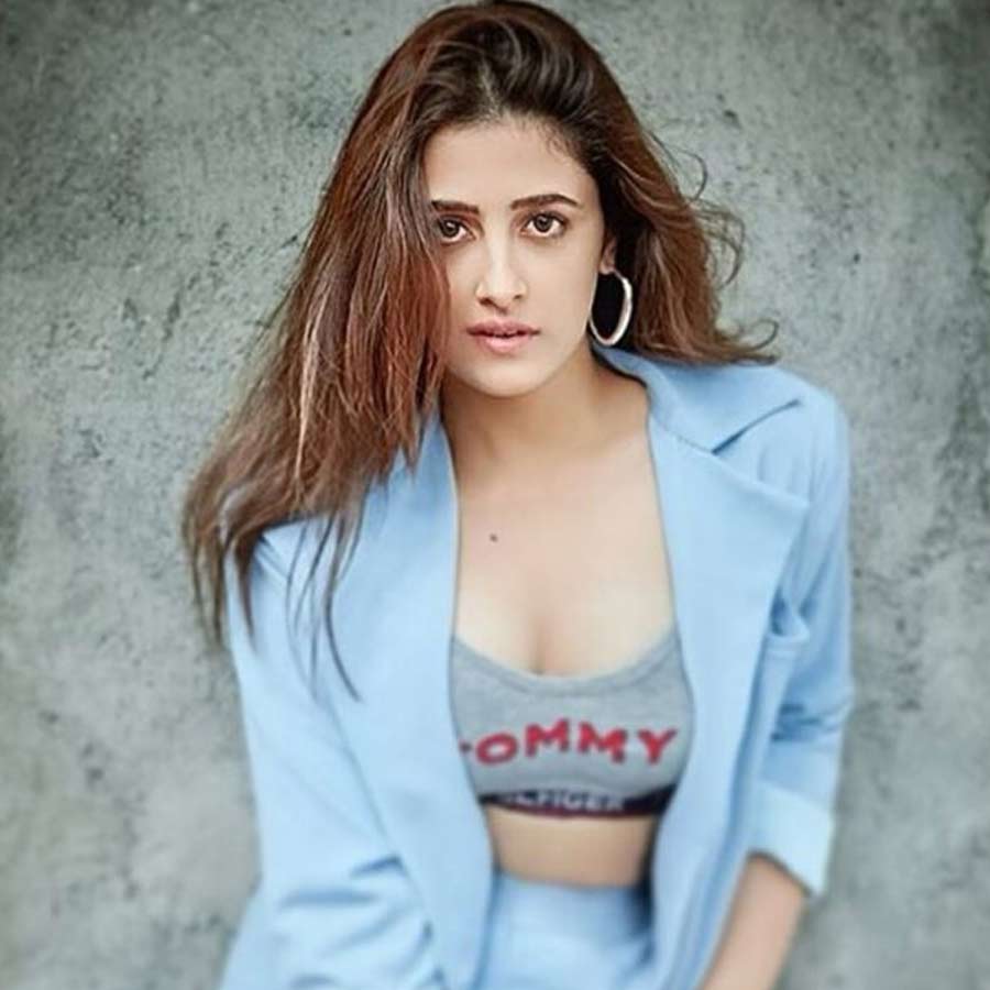 কানাঘুষো শোনা যায়, ২০১৭ সালে টেলি অভিনেতা জ়ান খানের সঙ্গে সম্পর্কে জড়িয়ে পড়েছিলেন নূপূর। নূপূরের জন্মদিন হোক বা কোনও পার্টি— জ়ান ছিলেন তাঁর সর্ব ক্ষণের সঙ্গী। খুব ভাল বন্ধু বলে পরস্পরের পরিচয় দিতেন তাঁরা।