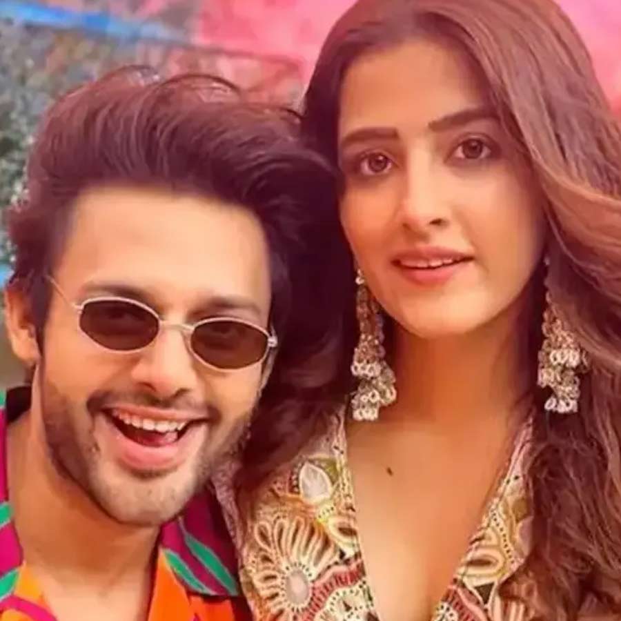 দু’বছর পর নূপূরের পাশে আর দেখতে পাওয়া যায়নি জ়ানকে। এই প্রসঙ্গে কেউ খোলসা করে কিছু জানাননি। বলিপাড়ার একাংশের দাবি, ২০১৯ সালে জ়ানের সঙ্গে সম্পর্কে ইতি টানেন নূপুর।