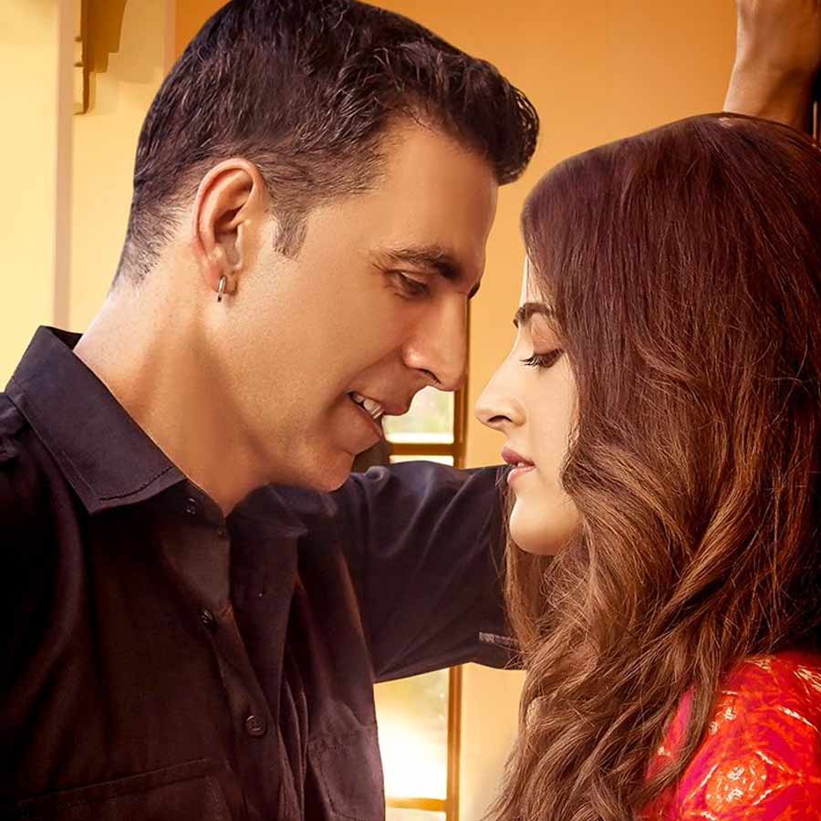 ২০১৯ সালে বলি অভিনেতা অক্ষয় কুমারের সঙ্গে ‘ফিলহাল’ মিউজ়িক ভিডিয়োয় অভিনয় করেন নূপুর। ২০২৩ সালে মুক্তিপ্রাপ্ত ‘টাইগার নাগেশ্বর রাও’ নামের তেলুগু ভাষার ছবিতে অভিনয় করতে দেখা গিয়েছে নূপুরকে। থ্রিলার ঘরানার এই ছবিতে রবি তেজার সঙ্গে অভিনয় করেছেন তিনি।