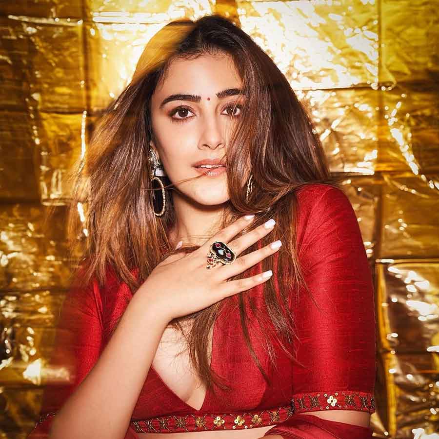 নূপুরের দাবি, ইতিমধ্যেই বলিউড সম্পর্কে স্পষ্ট ধারণা তৈরি হয়েছে তাঁর। অভিনেত্রী হিসাবেও নিজেকে উন্নত করেছেন তিনি। নূপুর বলেছিলেন, ‘‘অতিমারি চলাকালীনও আমি অভিনয়ের প্রশিক্ষণ নিয়েছিলাম। ভার্চুয়াল মাধ্যমেও ক্লাস করেছি আমি।’’