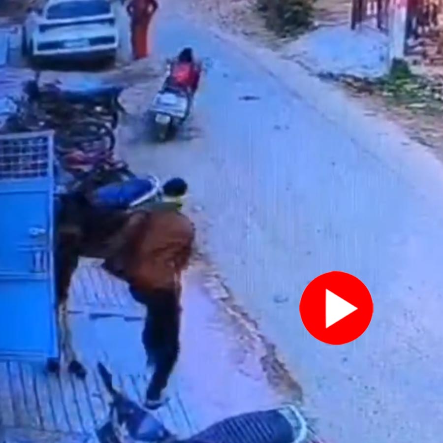 Video shows younger child accidentally accelerates scooty when man dropping eleder child in Jodhpur