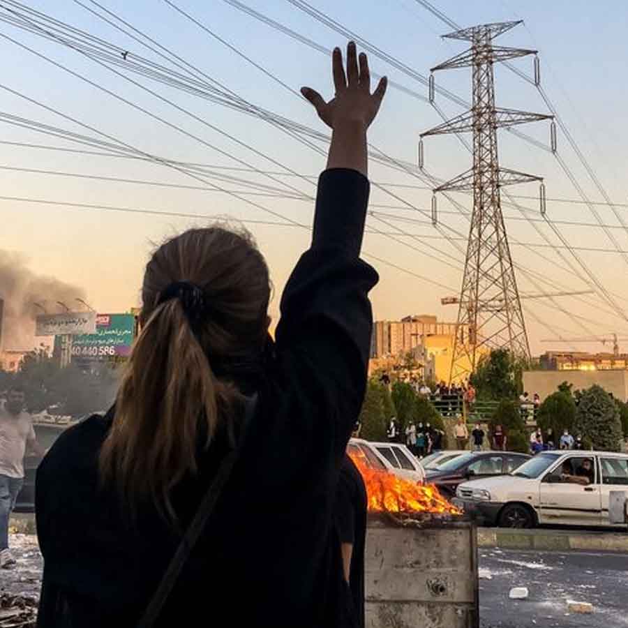 Iran’s nationwide movement sky rocking, has similarities with 1979 revolution, can collapse Ali Khamenei Islamic regime 