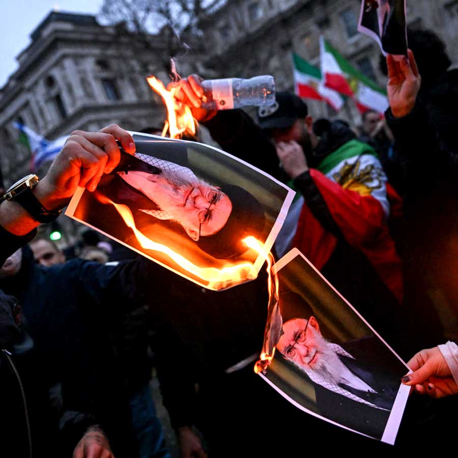 Iran’s nationwide movement sky rocking, has similarities with 1979 revolution, can collapse Ali Khamenei Islamic regime