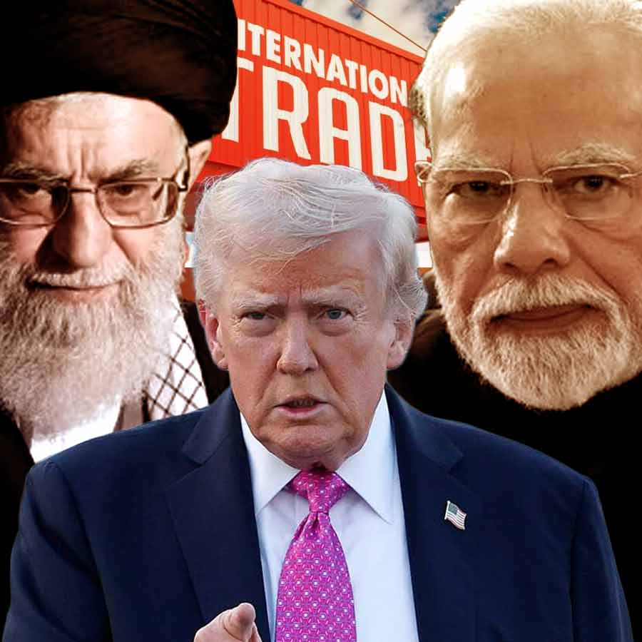 (বাঁ দিক থেকে) ইরানের সর্বোচ্চ ধর্মীয় নেতা আয়াতোল্লা আলি খামেনেই, মার্কিন প্রেসিডেন্ট ডোনাল্ড ট্রাম্প এবং ভারতের প্রধানমন্ত্রী নরেন্দ্র মোদী।