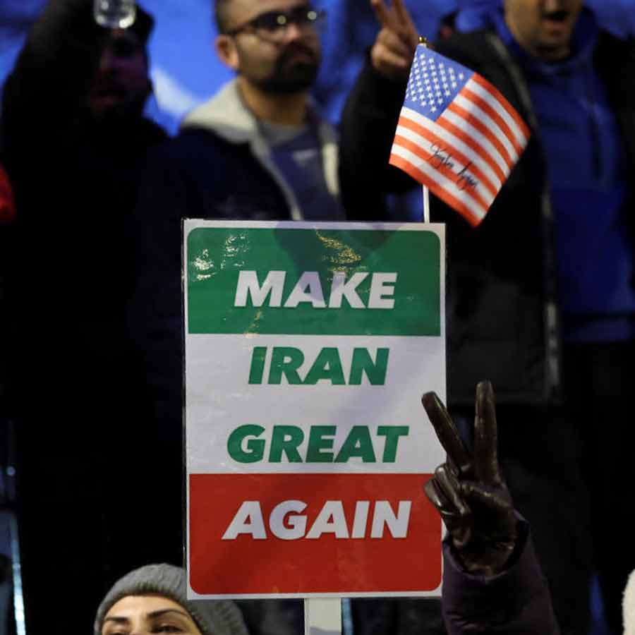 দেশের নাগরিকদের দ্রুত ইরান ছাড়ার পরামর্শ আমেরিকার।