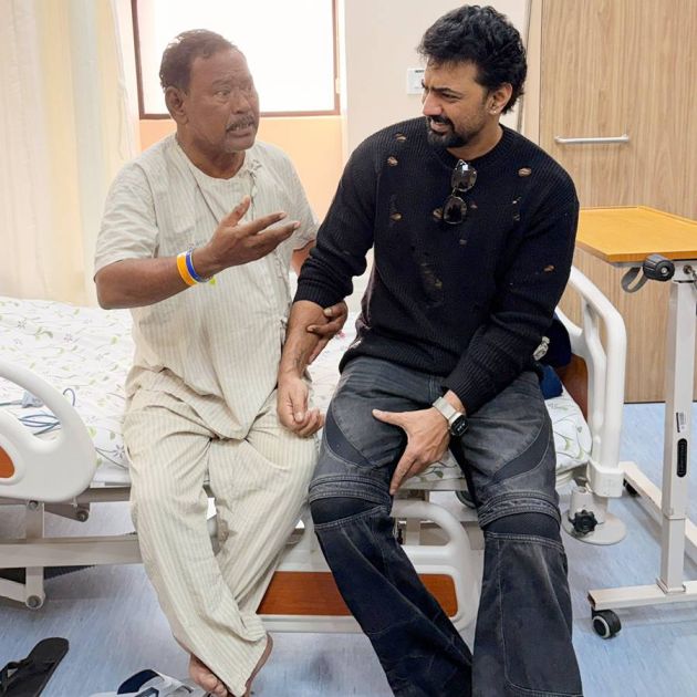 করিমুল হককে হাসপাতালে দেখতে গেলেন দেব।