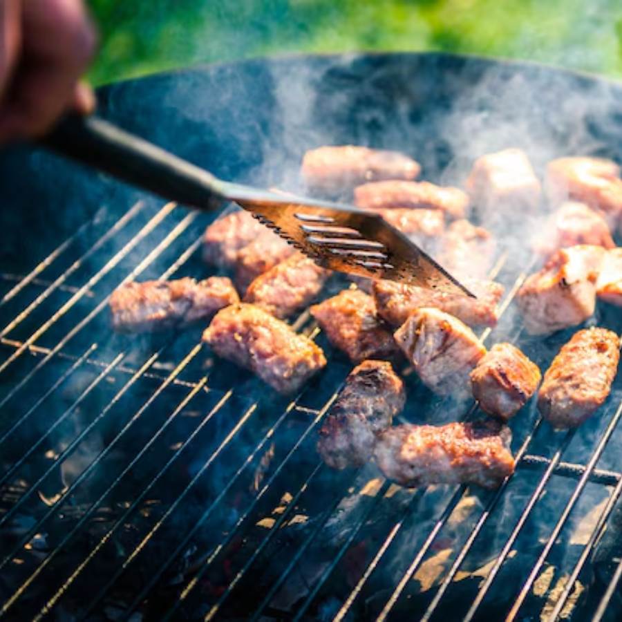 খাবারে কাঠকয়লার উনুনের গন্ধ আনার কৌশল।