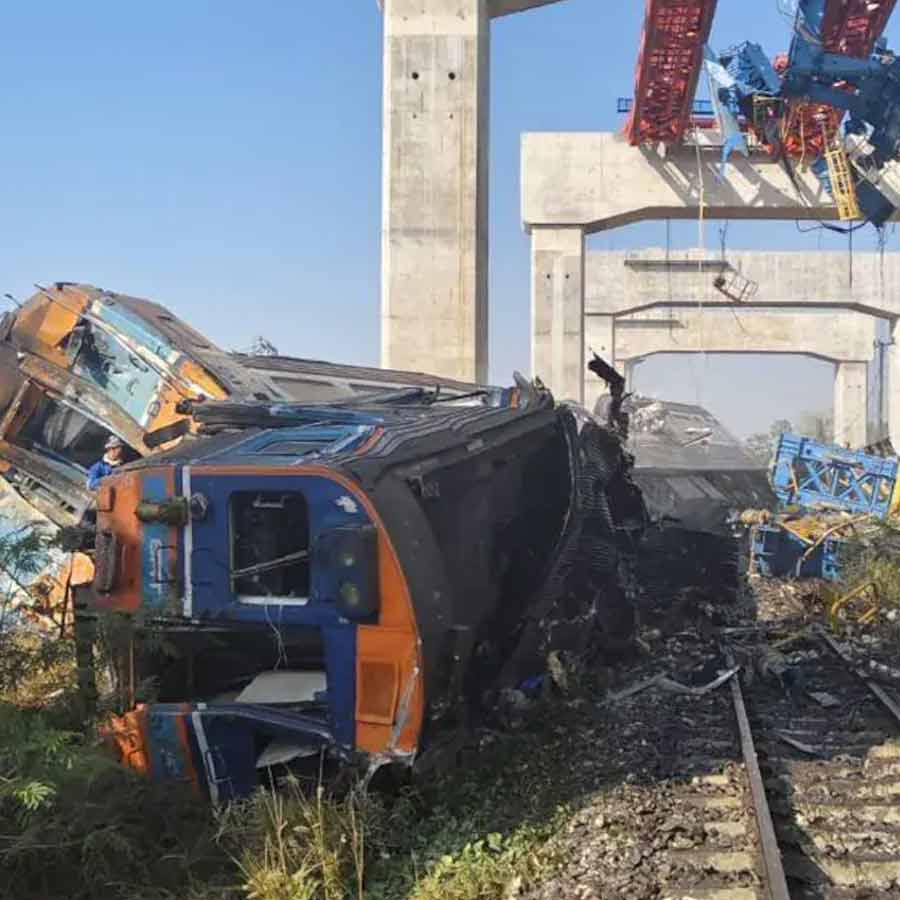 Several death after crane falls on train in Thailand\\\\\\\'s northeast