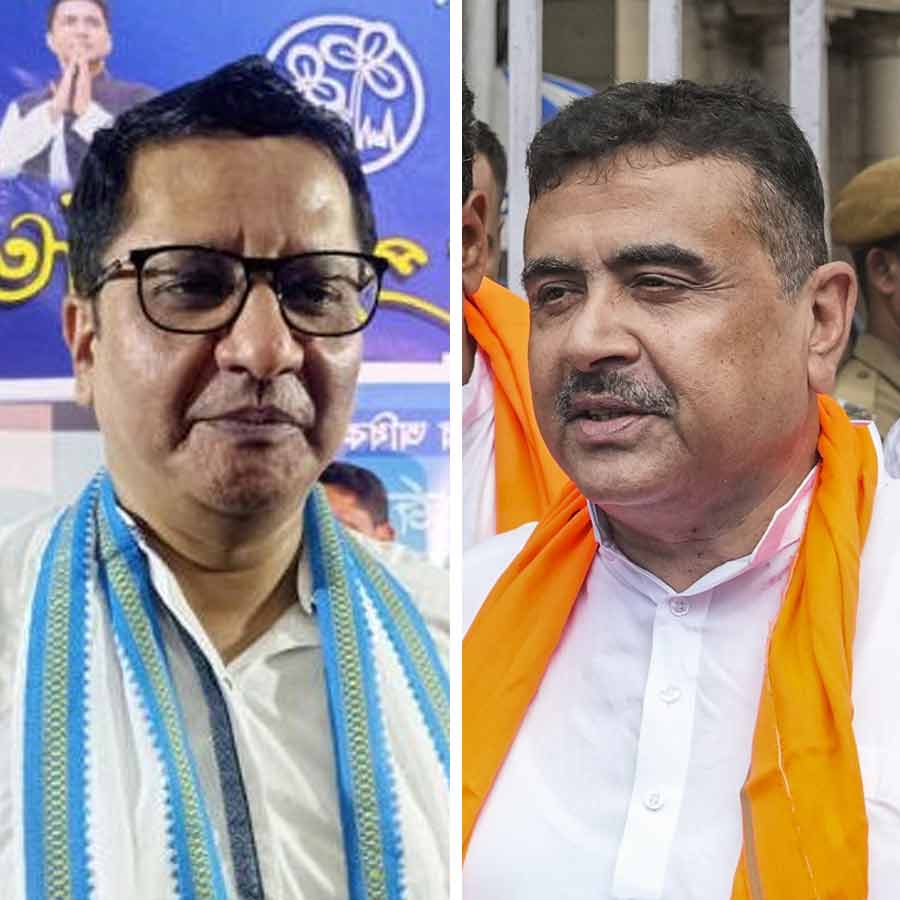 (বাঁ দিকে) প্রসূন বন্দ্যোপাধ্যায়। শুভেন্দু অধিকারী (ডান দিকে)।