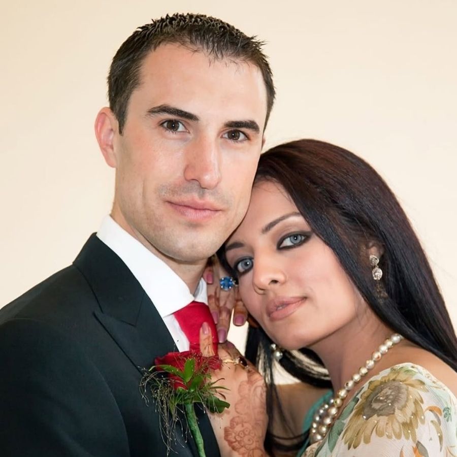 বিবাহবার্ষিকীতে পিটার কোন টোপ দিয়েছিলেন সেলিনাকে?