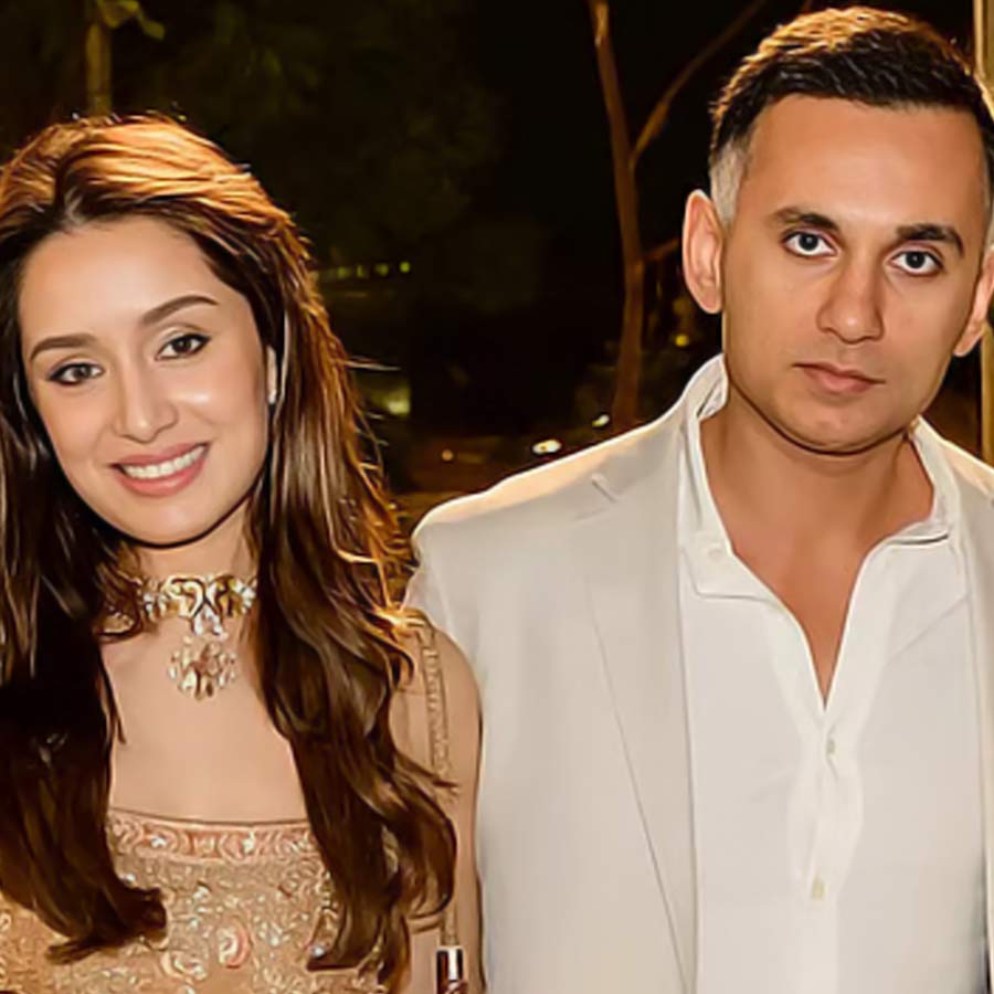 (বাঁ দিকে) শ্রদ্ধা কপূর, (ডান দিকে) রাহুল মোদী।